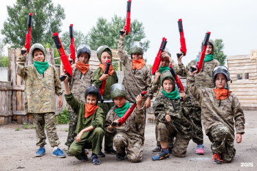 Игра для детей со своей компанией